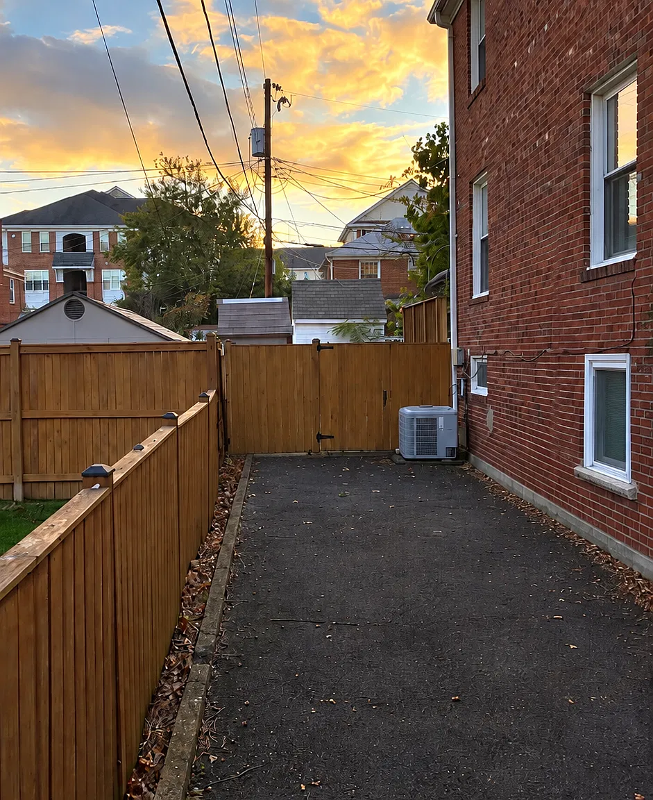 3 bed, 1200 sqft, $3,425 — Photo 2