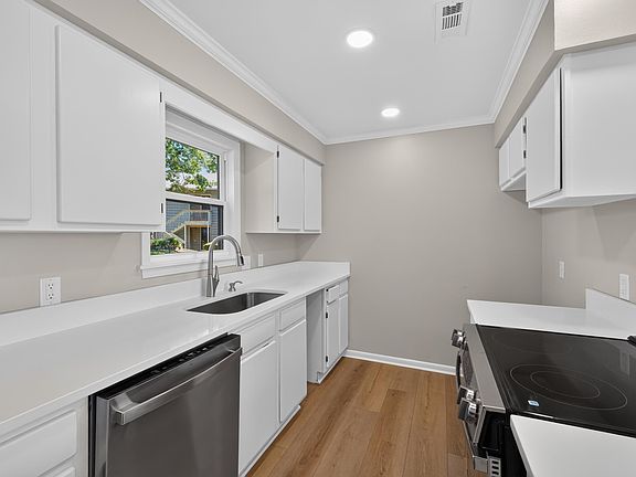 3rd image of 250 Grand Isle Dr APT 3C