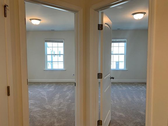 3rd image of 45 Bordeaux Dr