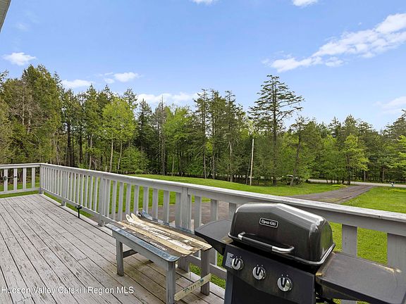 3rd image of 114 Conifer Lake Road W