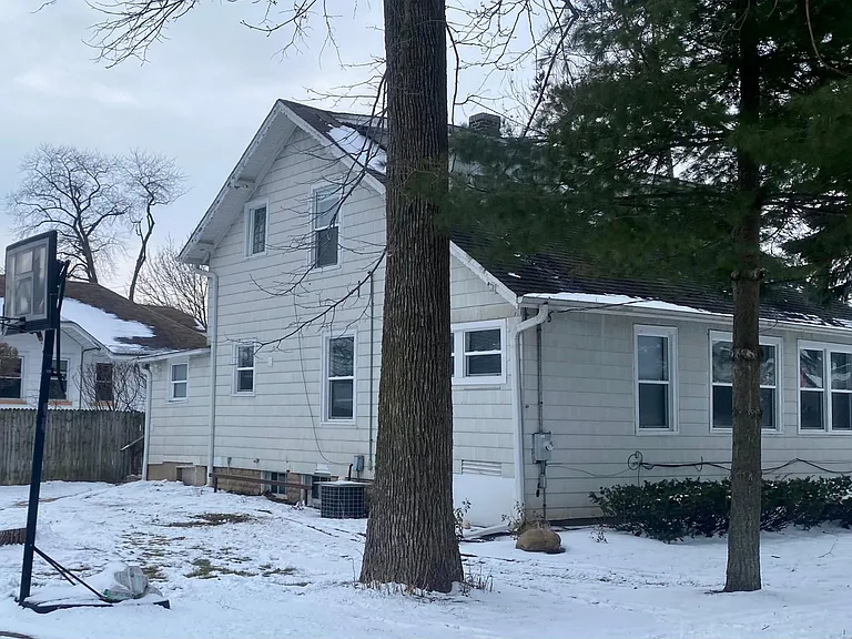 291 S McHenry Ave — Photo 2