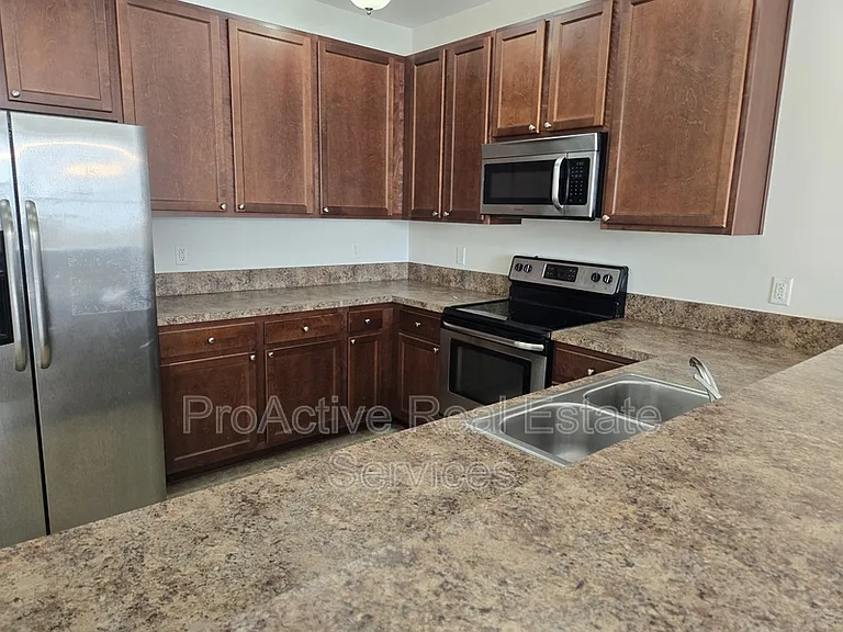 2424 Chancery Ln — Photo 8