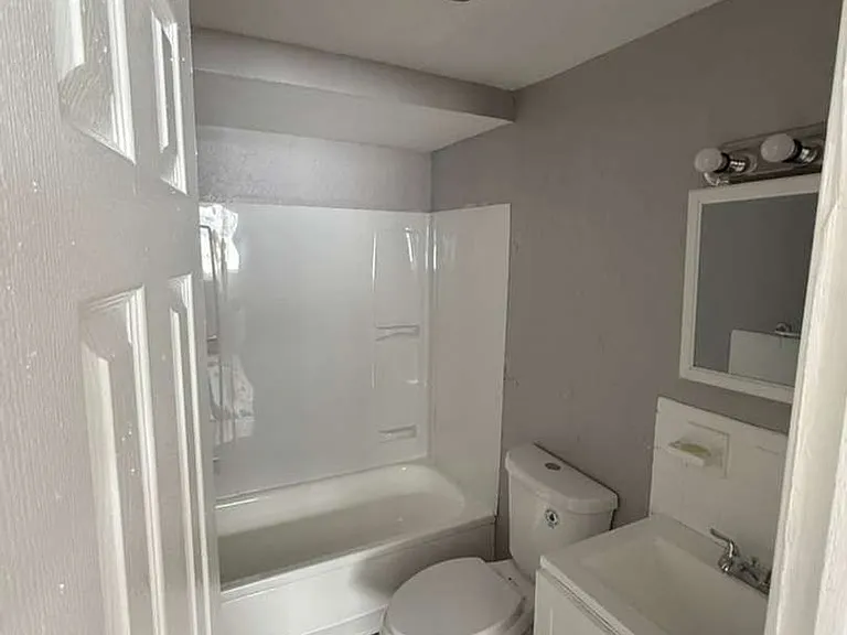 13420 Euclid Ave — Photo 5