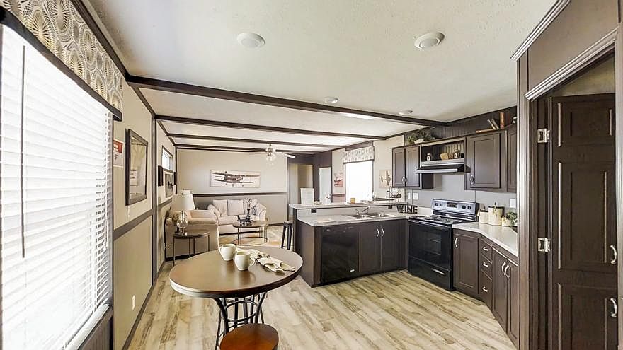 2nd image of 1126 Fern St #6