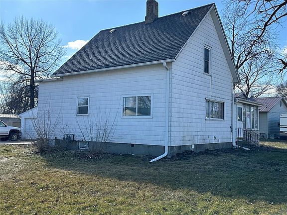 4th image of 694 E Hilton St