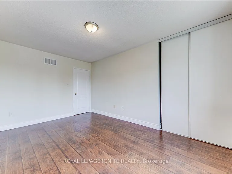 57 Armitage Cres — Photo 32