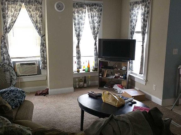 4th image of 512 1/2 University Ave