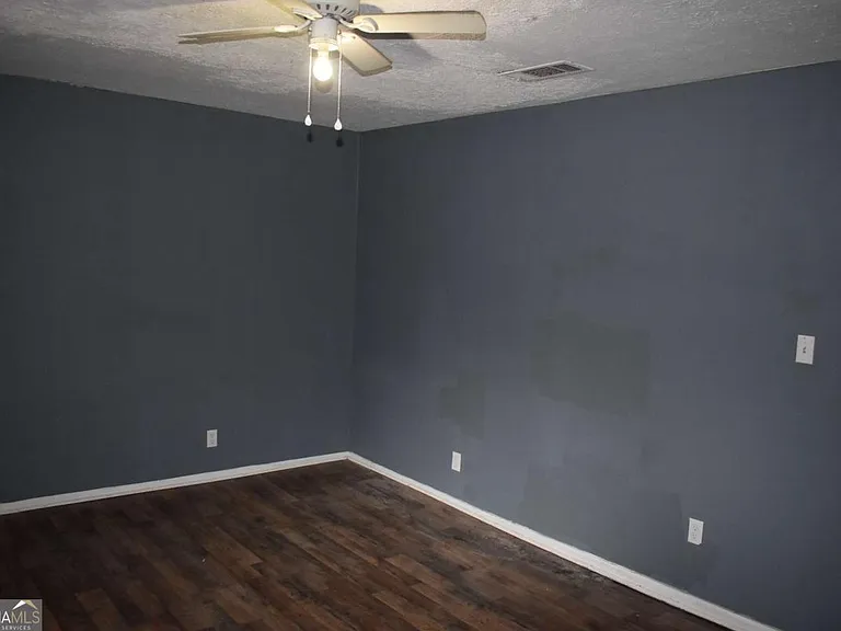 382 Cowan St — Photo 12