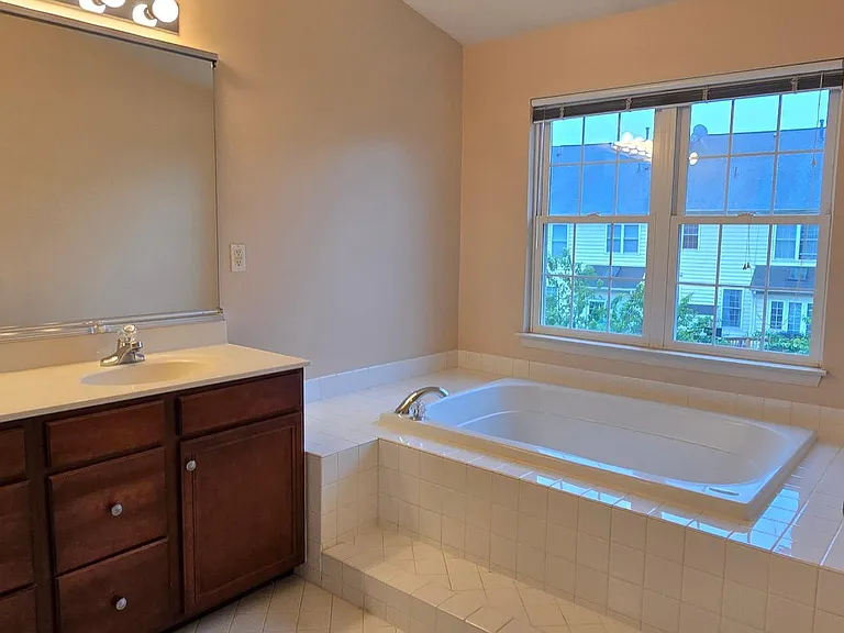 22614 Welborne Manor Sq — Photo 35