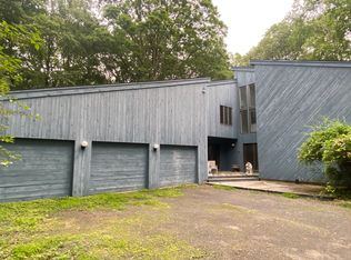 11 Winding Brook Rd, Newtown, CT 06470