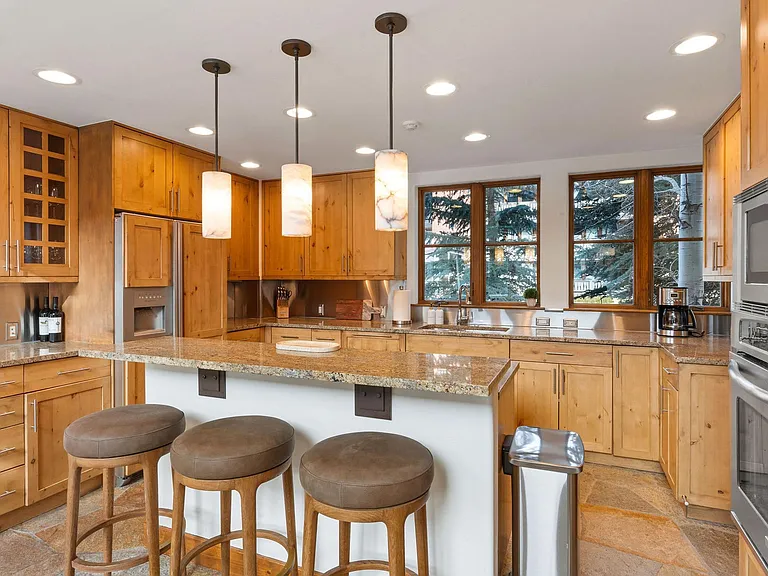 132 W Meadow Dr — Photo 21
