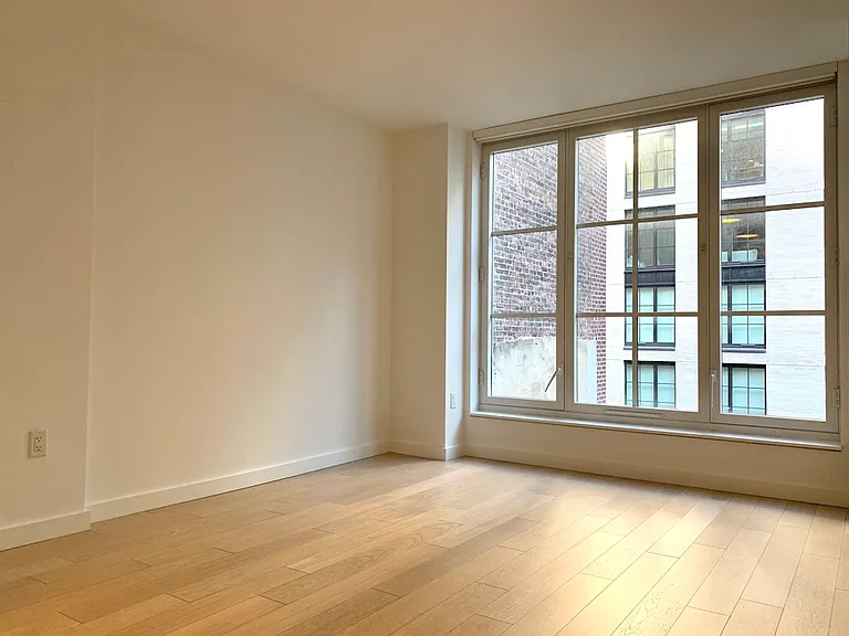 535 W 43rd St S #8L — Photo 1