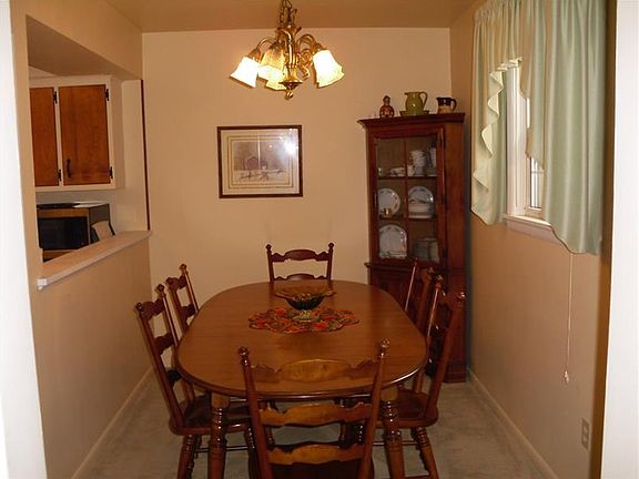 5th image of 221 Crescent Dr