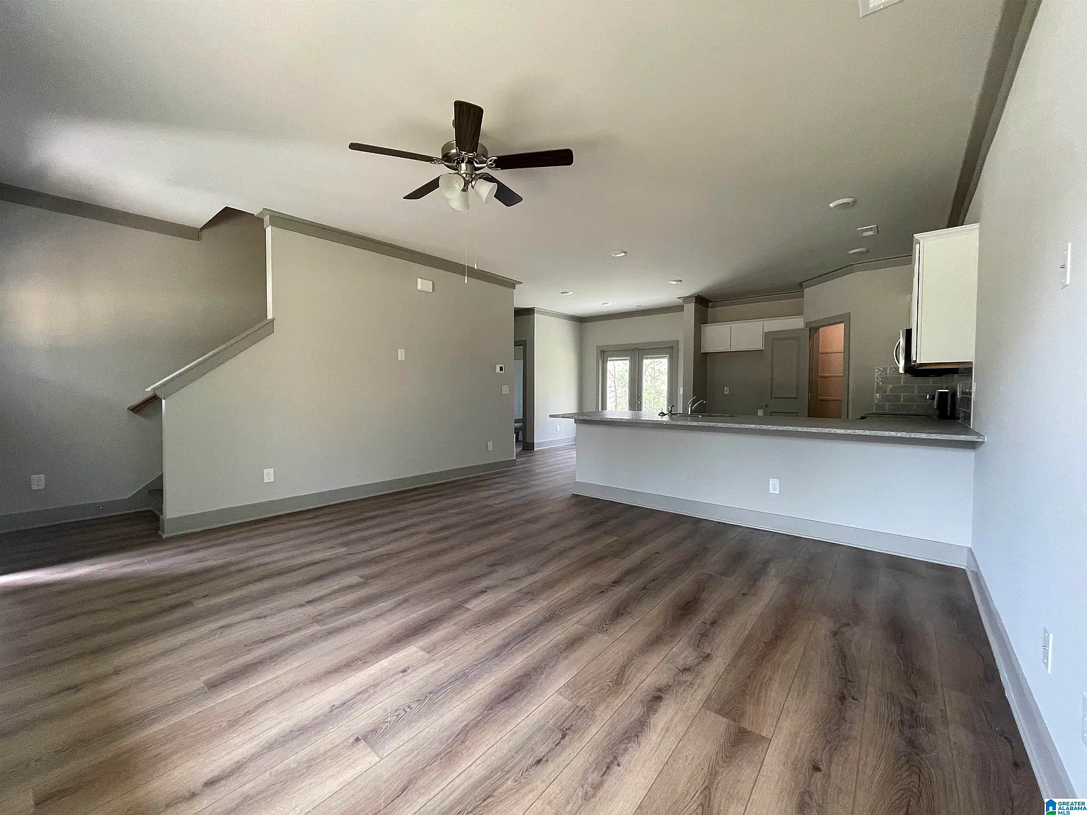 5 bed, 3.0 bath, 2050 sqft, $2,400 — Photo 3