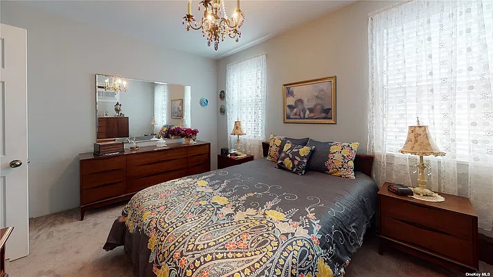 Sold by Trademarko Realty Inc | media 11