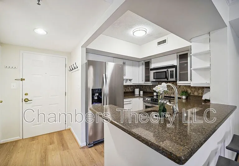 2400 Clarendon Blvd #201 — Photo 7