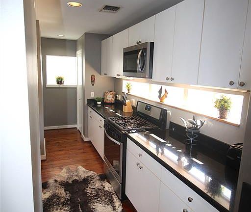 4th image of 5216 Blossom St APT C