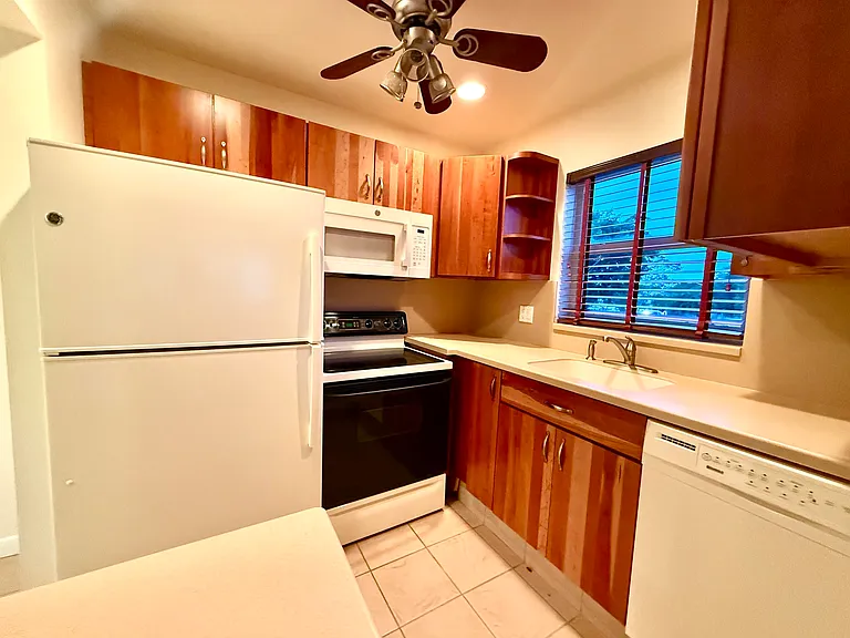 22 Andover E #A — Photo 5