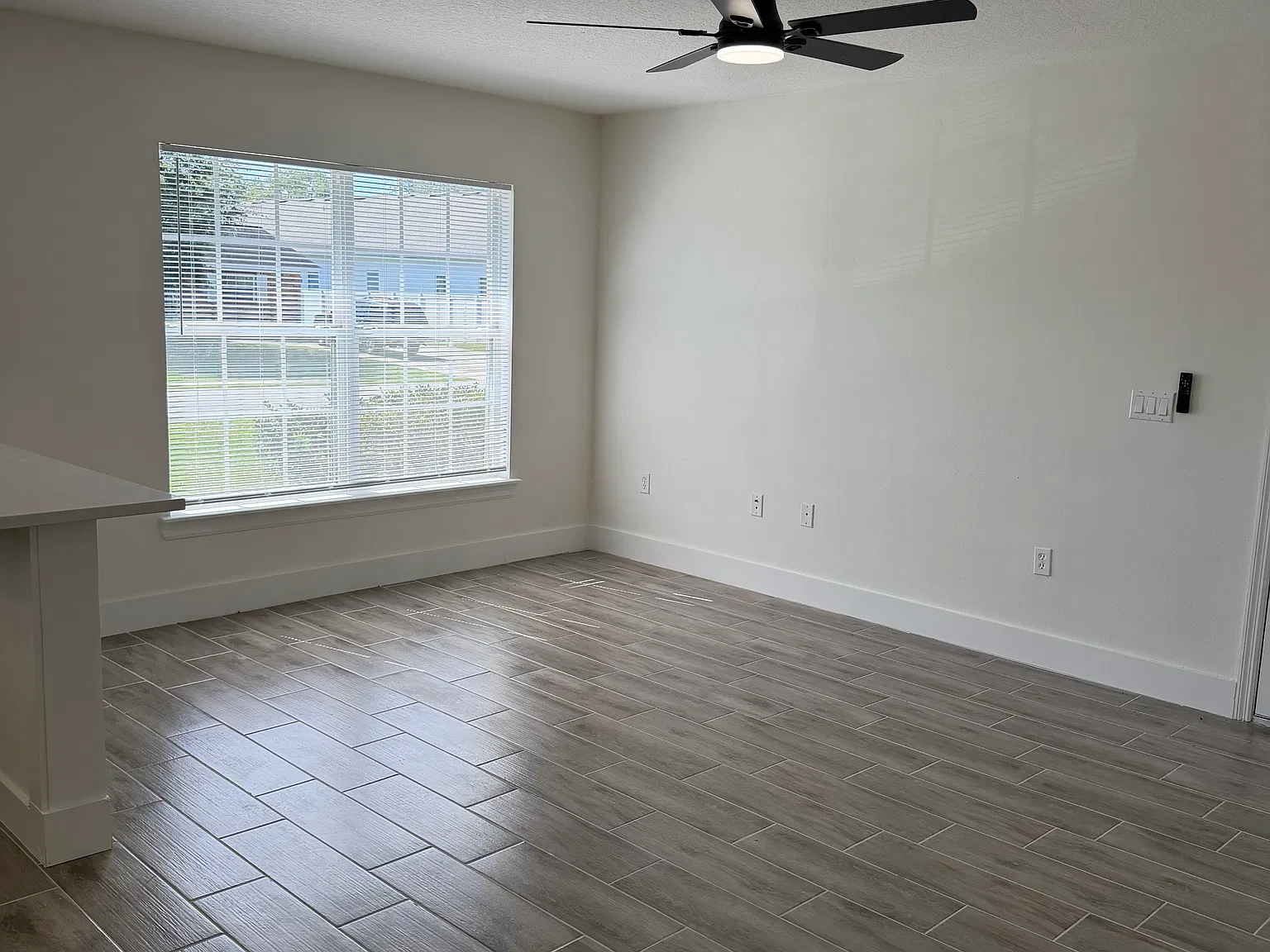 3 bed, 1100 sqft, $1,900 — Photo 3