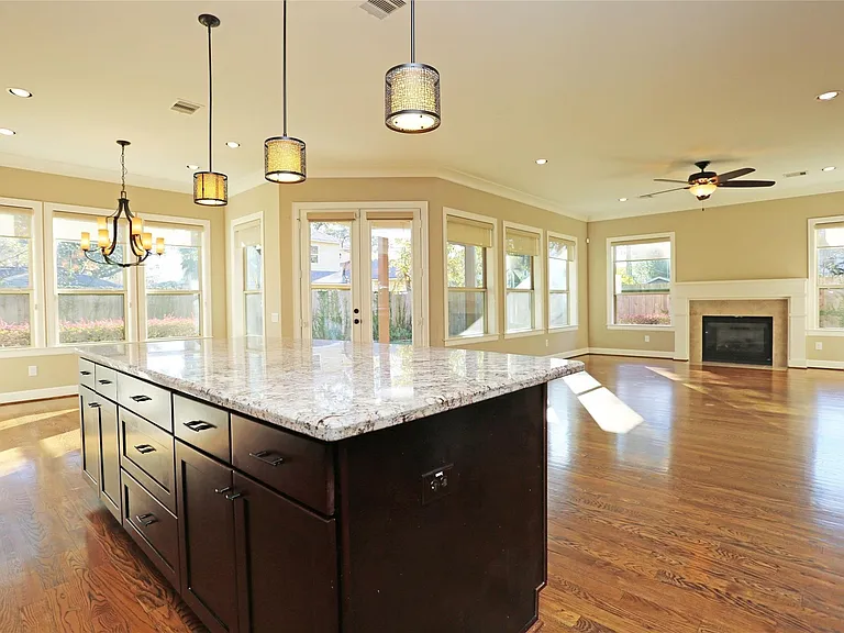 1611 Wakefield Dr — Photo 2