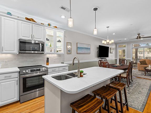 2nd image of 81 Sandbar Ln #9