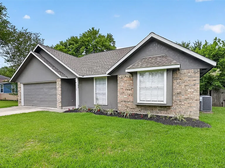 7429 Elbridge Ln — Photo 4