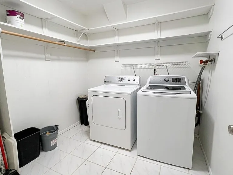 115 Amberly Dr #H — Photo 13