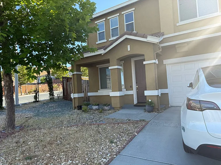274 Altadena Cir — Photo 37