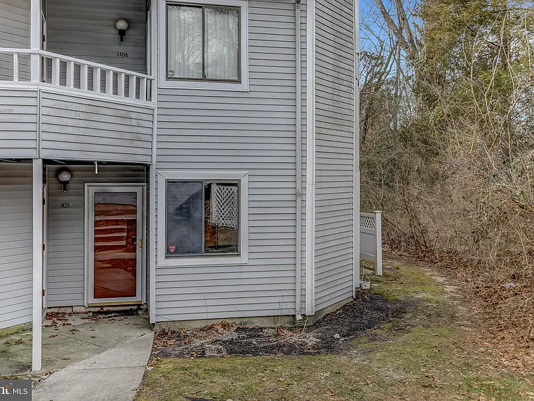 1105 Berwyck Ct — Photo 2