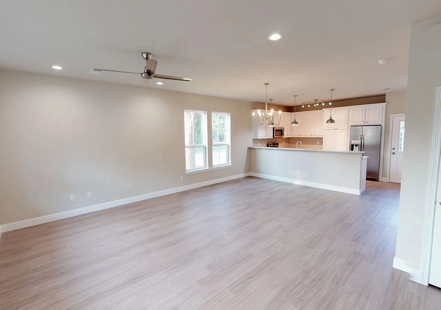 1003 Ave. A - Fannin Duplex — Photo 4