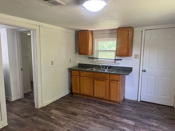 5th image of 3018 N 10th St