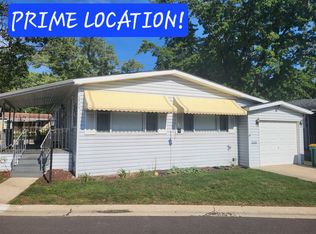 1211 Lakewood Rd #594, Elgin, IL 60123