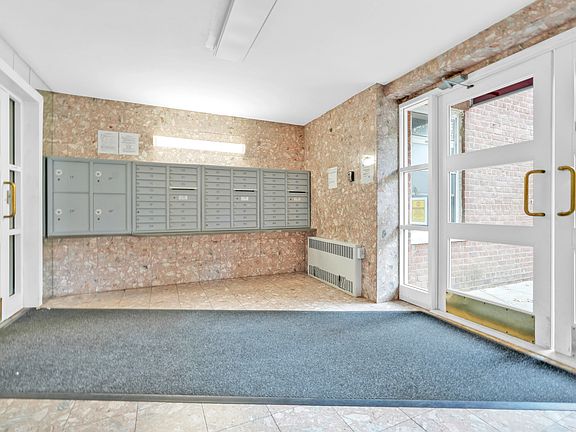 4th image of 27-05 Parsons Blvd #5D