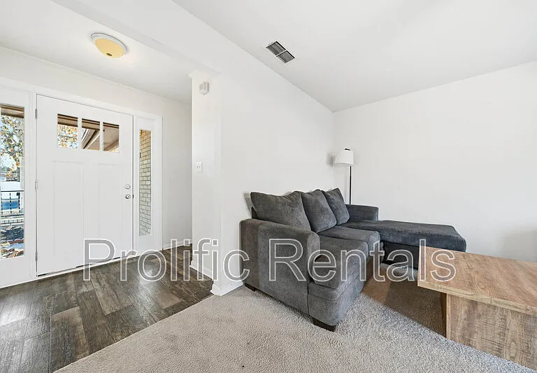 610 Creek St — Photo 15