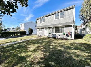 119 Cleveland Pl, Massapequa, NY 11758