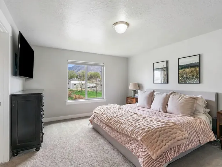 148 N 200 E — Photo 17