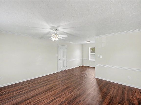 5th image of 320 Bellechase Ln