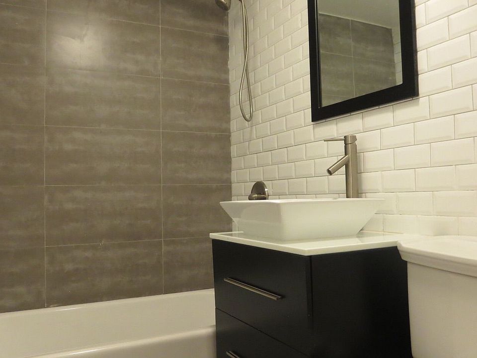 2nd image of 1132 E 53rd St Fl 2