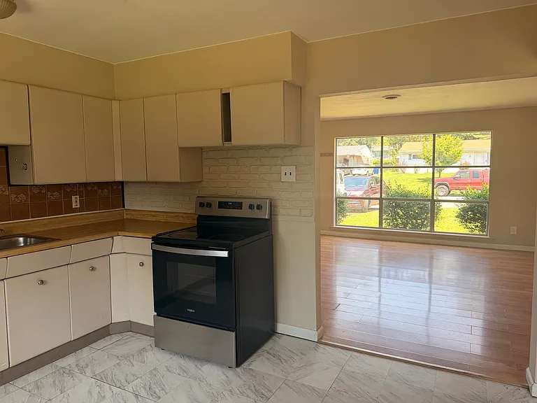9524 Guthrie Ave — Photo 10