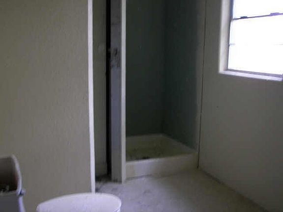 4th image of 2518 Lee Ave