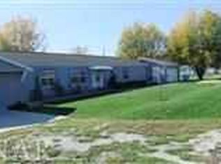 800 York St, Chenoa, IL 61726