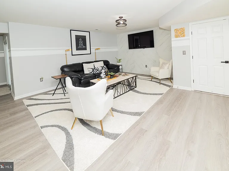 1049 Coriander Ln — Photo 3