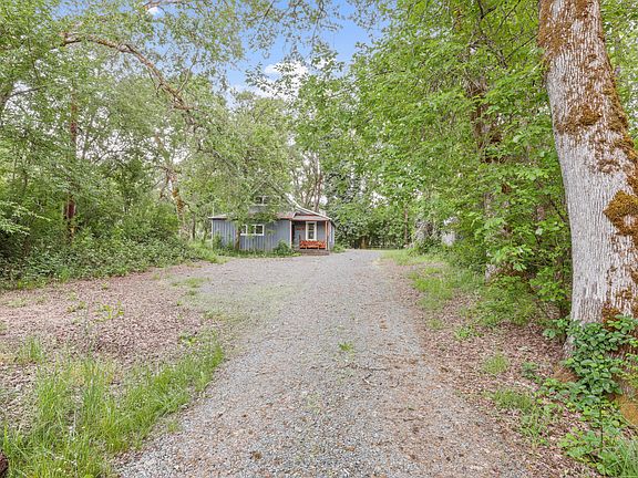 2nd image of 441 Tunnel Rd