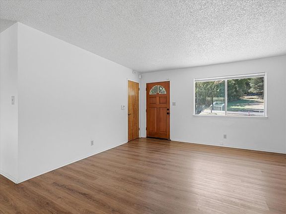 3rd image of 39785 Pine Ridge Rd