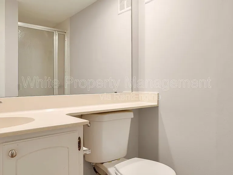 6927 Stonington Ln — Photo 12