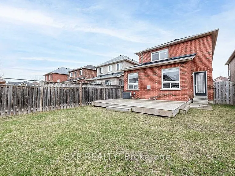 8 Rampart Cres — Photo 27