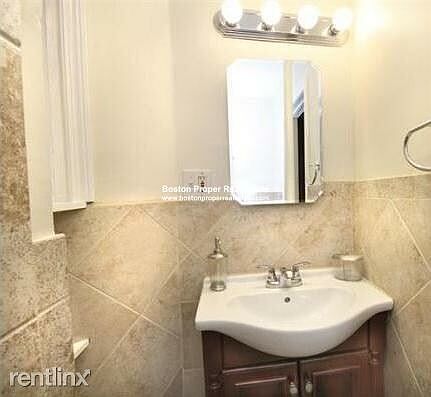 65 Burbank #11 Boston - Fenway Unit Photo 7