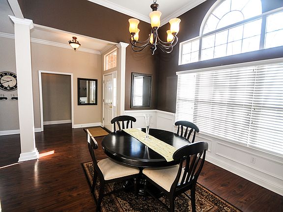 4th image of 310 Thornberg Dr