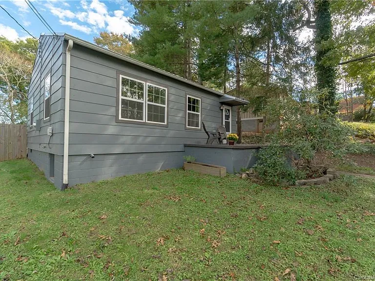 72 Riverview Dr — Photo 2