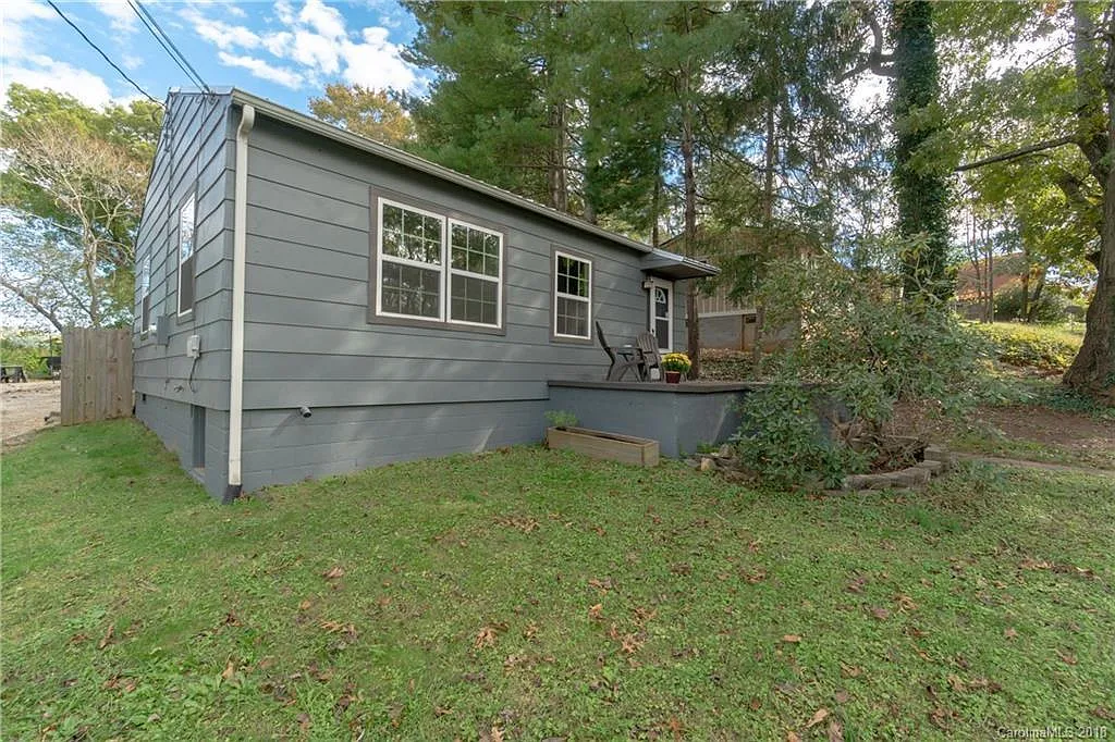 Building Photo - 72 Riverview Dr